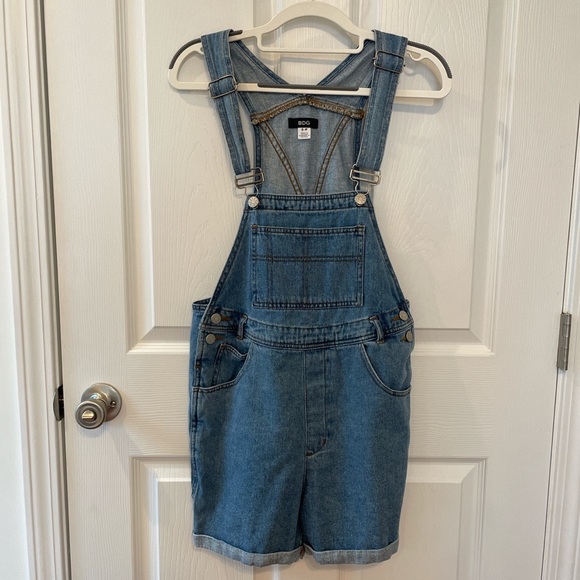 Urban Outfitters Pants - Short overalls